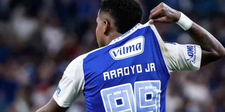 Temporada mal acabou e Arroyo indica mudança do Cruzeiro