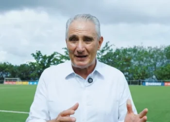 ‘Não vai sair ninguém’: Tite fala mais alto e meia fica para 2026