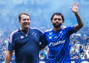 Pedrinho volta atrás em decisão tomada sobre treinador e pega torcida do Cruzeiro de surpresa