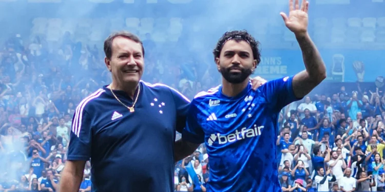 Pedrinho volta atrás em decisão tomada sobre treinador e pega torcida do Cruzeiro de surpresa