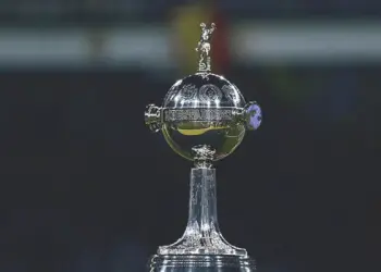 Campeão brasileiro e da Libertadores com clube carioca entra na mira do Cruzeiro