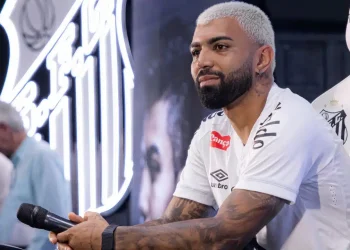 Gabigol chega ao Santos e revela conversa de bastidores com Pedrinho