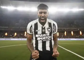 Por R$ 60 milhões, Cruzeiro acerta com Alexander Barboza, do Botafogo