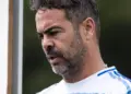 Após aval de Artur Jorge, Cruzeiro barra reforço de R$ 26 milhões