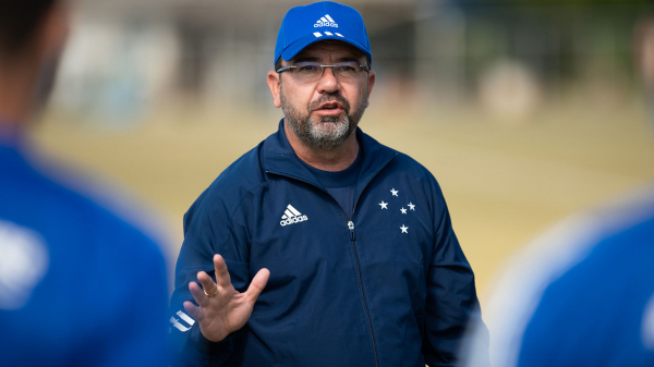 Enderson Moreira processa Cruzeiro por R$1,5 milhão