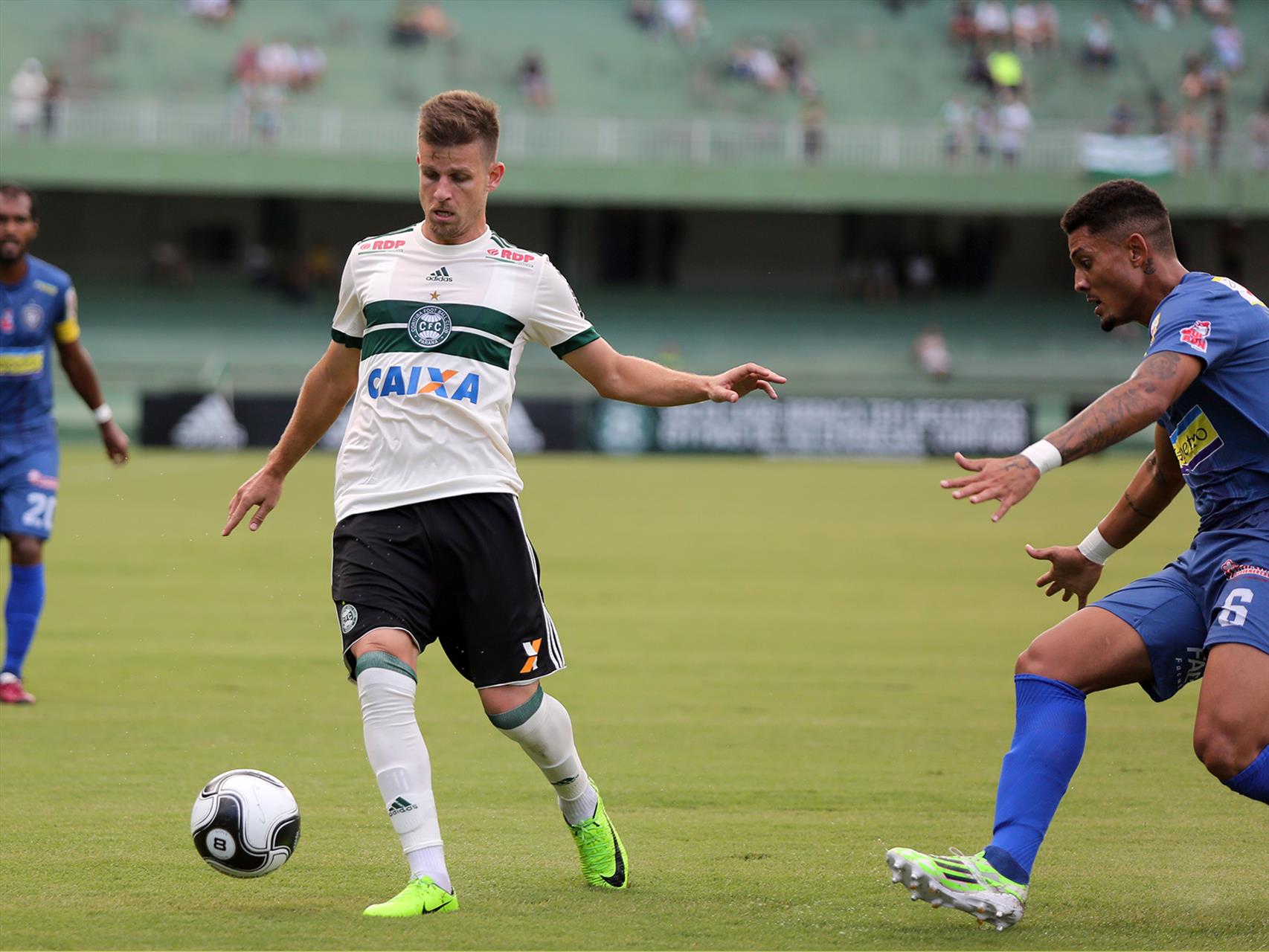 Ex-Inter pode fechar com o Cruzeiro