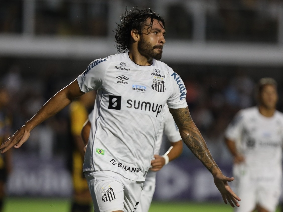 Ex-meia de Cruzeiro e Inter está infeliz e pode ficar livre no mercado