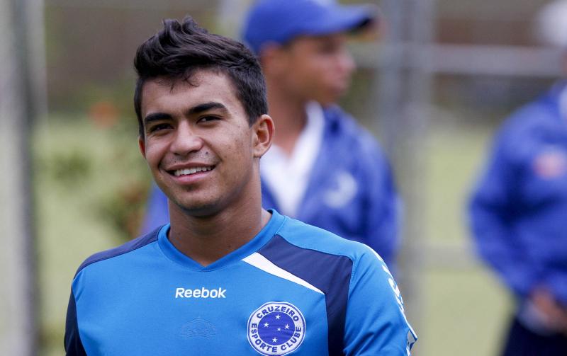Dudu com a camisa do Cruzeiro. Foto: Reprodução.