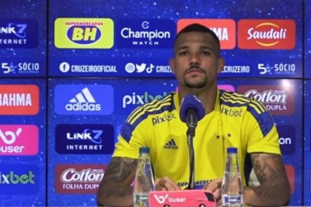 Zagueiro se apaixona pelo Cruzeiro e quer ficar no clube após empréstimo