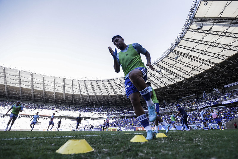 Cabuloso! Técnico rival rasga elogios ao bom futebol do Cruzeiro