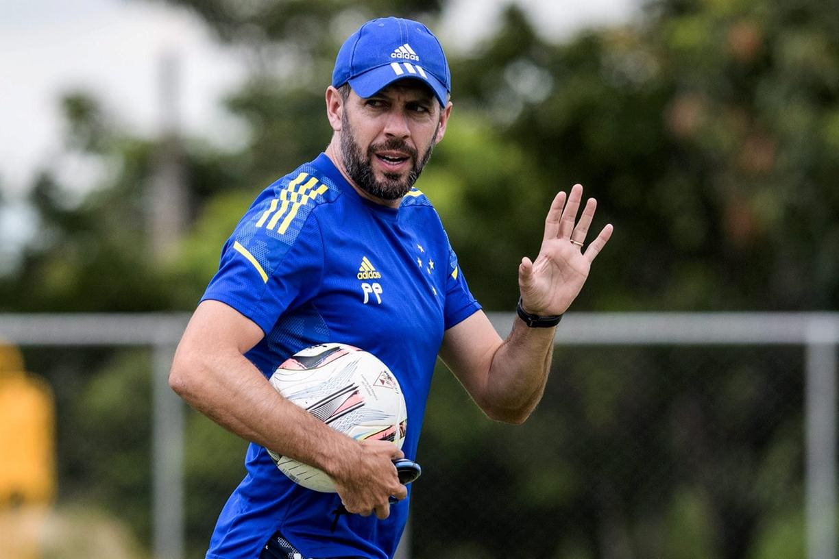 Pezzolano abre o jogo e fala do fracasso de grandes técnicos que passaram pelo Cruzeiro