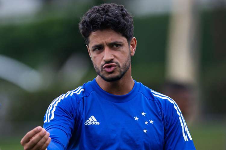 Cruzeiro sofre com processos trabalhistas e ex-jogador aciona a Justiça