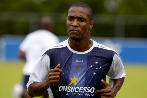 Ex-Cruzeiro detona árbitro ao relembrar polêmica partida contra o Corinthians