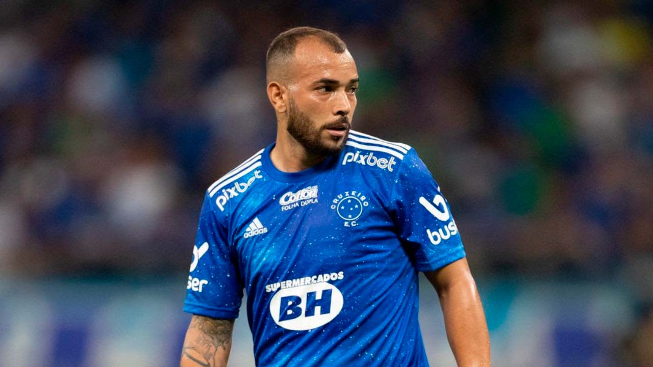 Cruzeiro perde a paciência e abre mão de atacante para rival em Minas Gerais