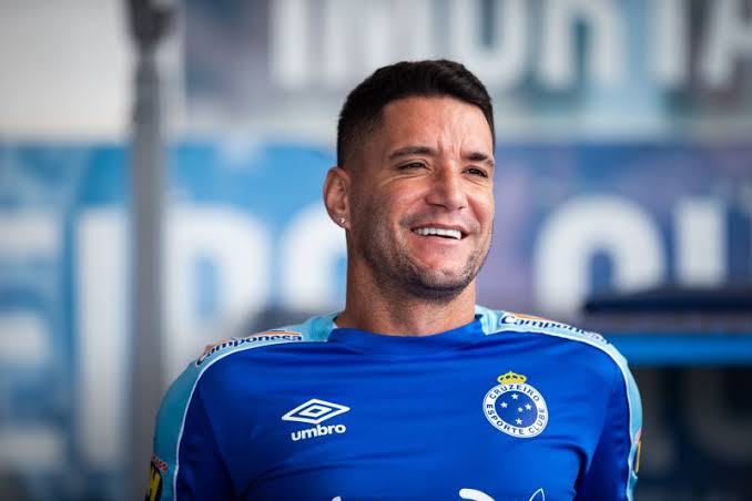 Jogadores do Cruzeiro revivem momento icônico do futebol e humilham o CSA