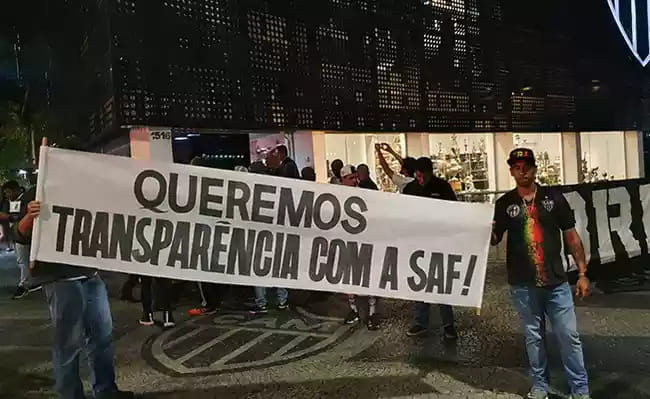 Torcedores do Galo se revoltam, humilham o clube e pedem SAF igual a do Cruzeiro