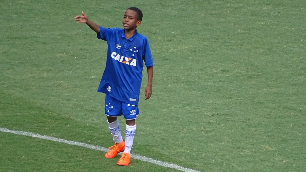 Ex-Cruzeiro já recebeu oferta milionária do exterior com apenas 15 anos de idade