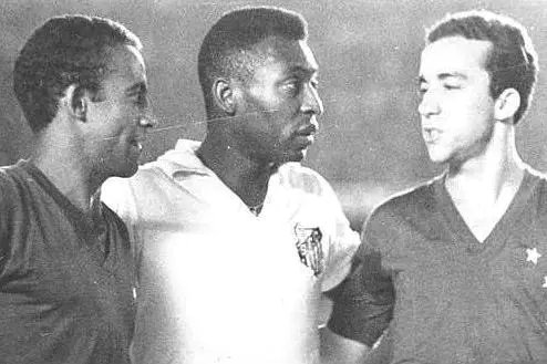 Cruzeiro lamenta a morte do Rei Pelé nas redes sociais