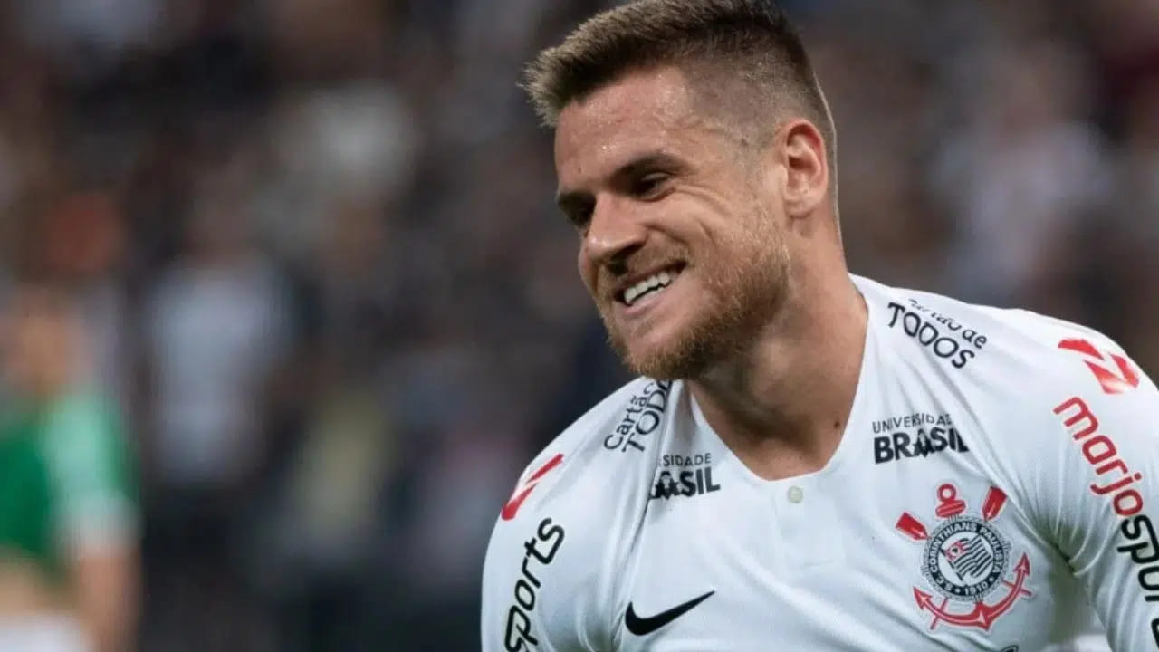 Cruzeiro acaba com mistério e anuncia novo volante