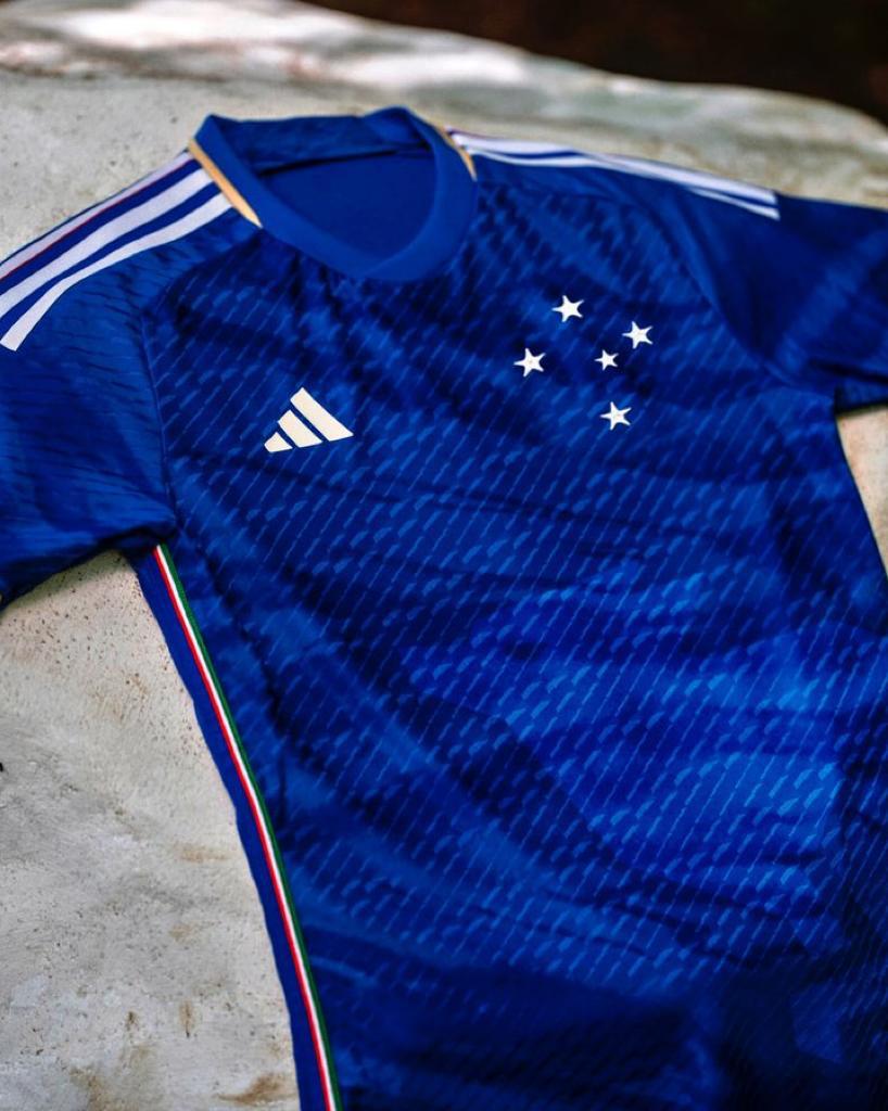 Confira novas imagens da camisa do Cruzeiro para os sócios diamante