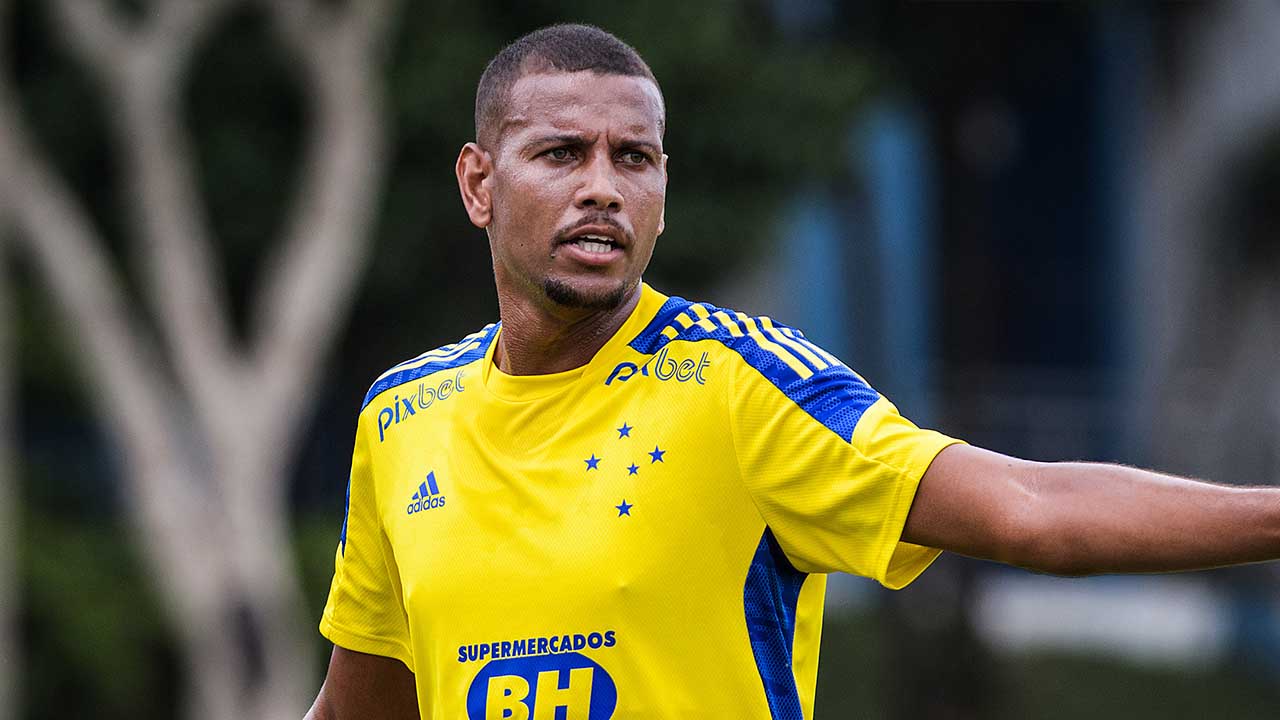 Zagueiro faz as malas e troca o Cruzeiro por time da Série B