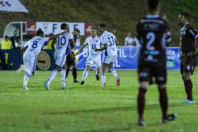 Com gol de Nikão, Cruzeiro vence o primeiro jogo da temporada