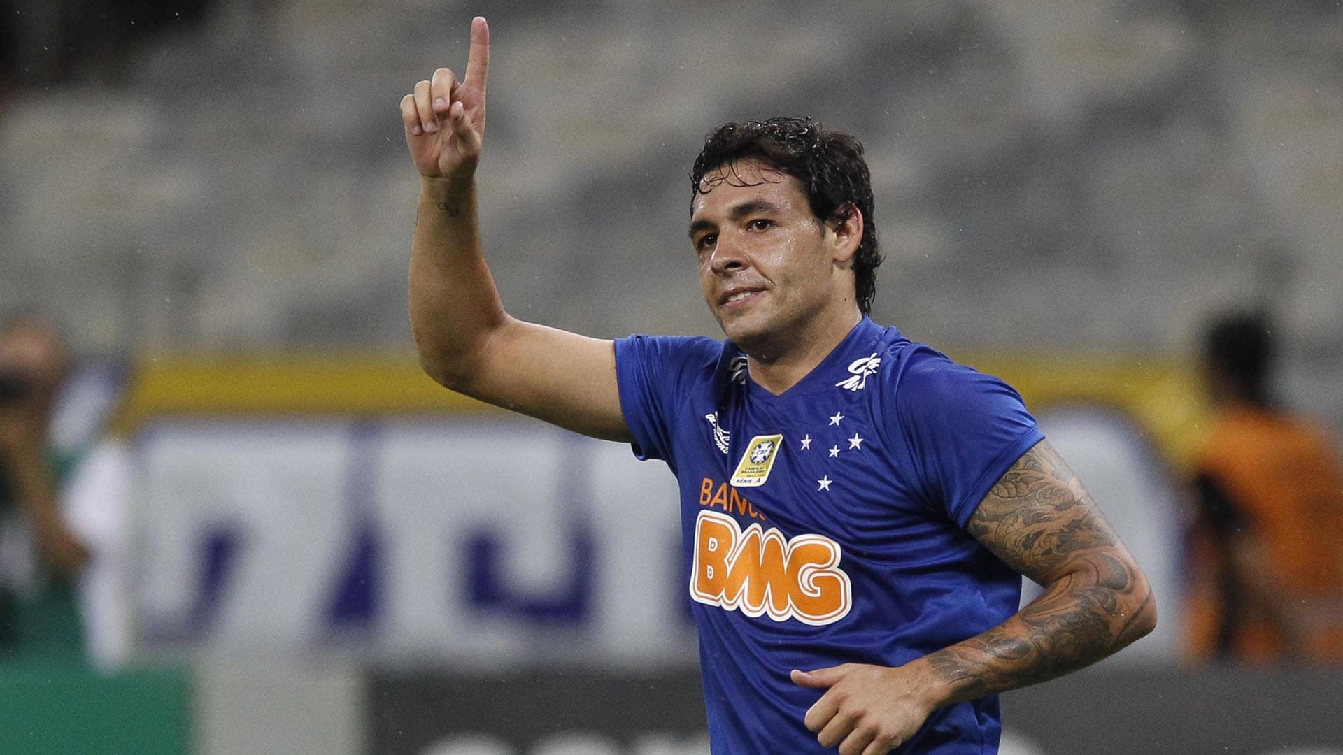 Há 10 anos o Cruzeiro fazia uma das maiores contratações da história do clube