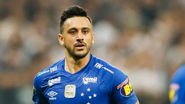 Meia que fez história no Cruzeiro fecha com o Avaí e vai jogar na Série B