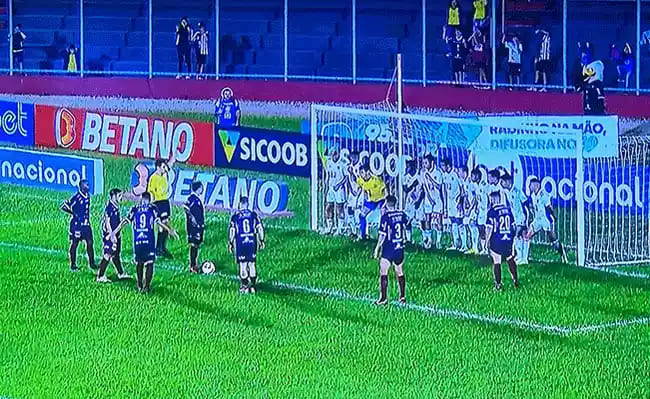 Este lance do Cruzeiro é o mais bizarro de todos os tempos; assista