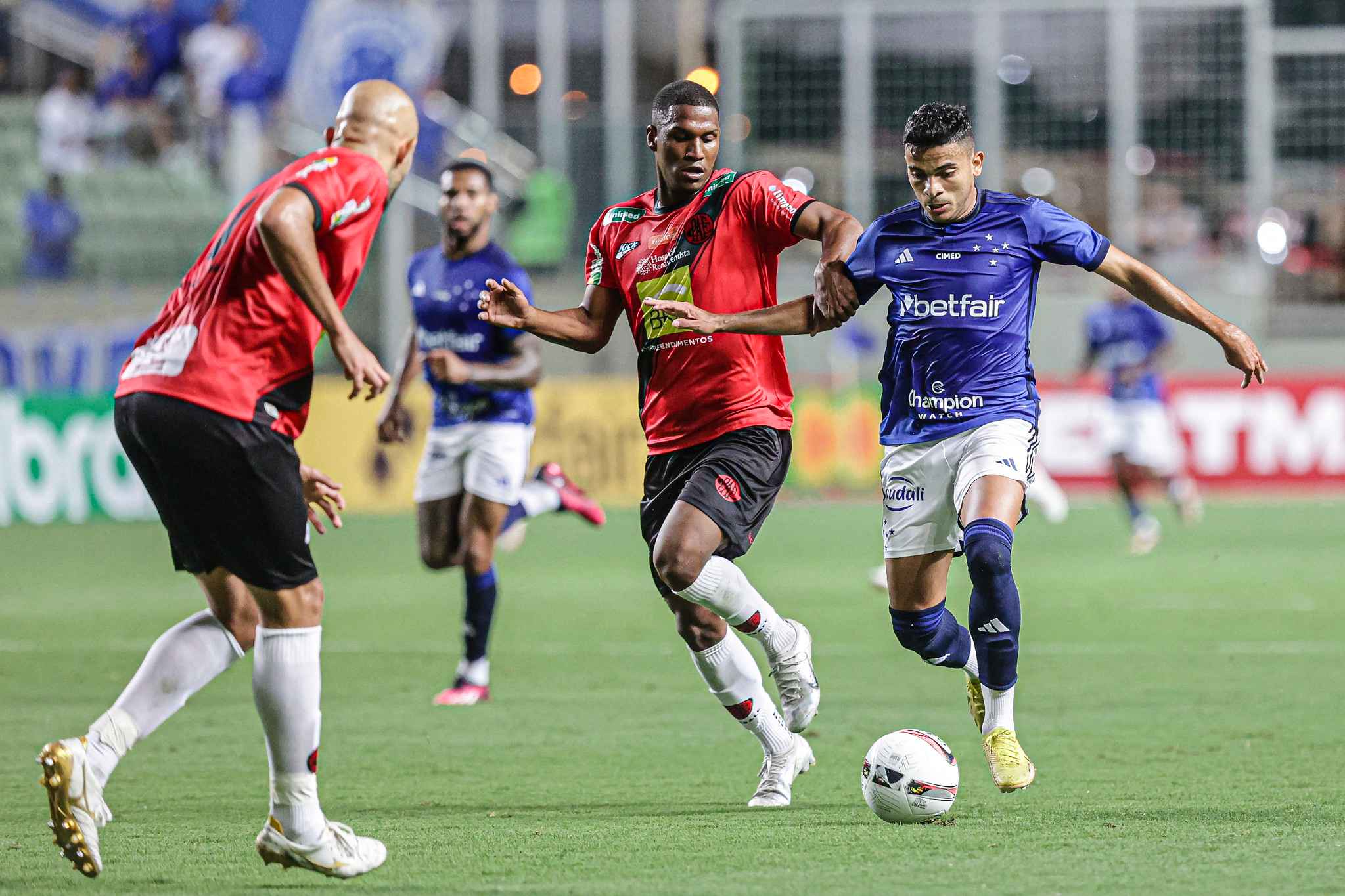 Cruzeiro dá vexame e perde em casa para o Pouso Alegre no Campeonato Mineiro