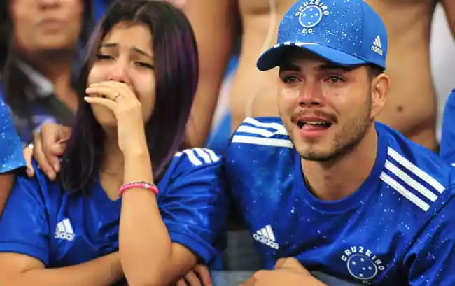 cruzeiro-torcedores-chorando