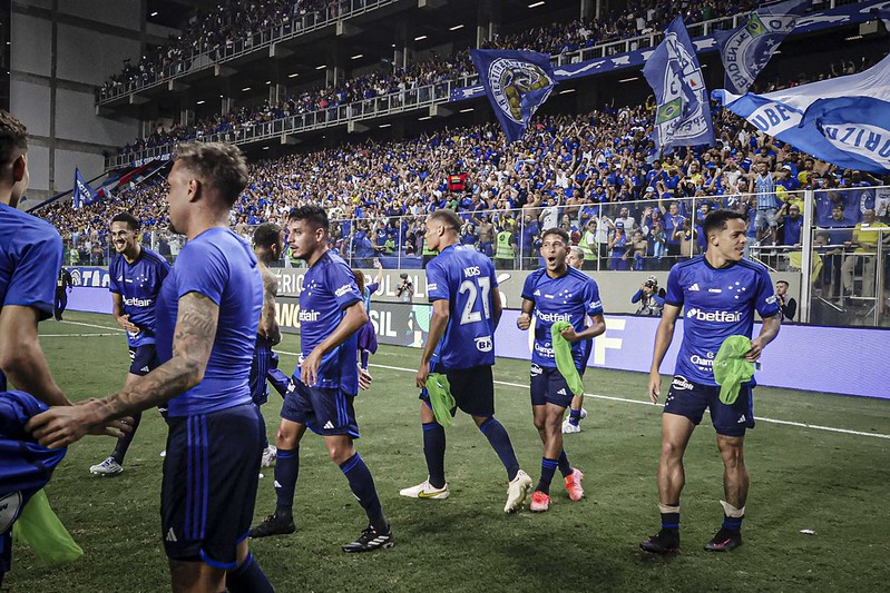 Athletico-PR Cruzeiro furioso