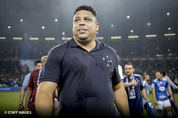 com-cruzeiro-ronaldo-comemora-