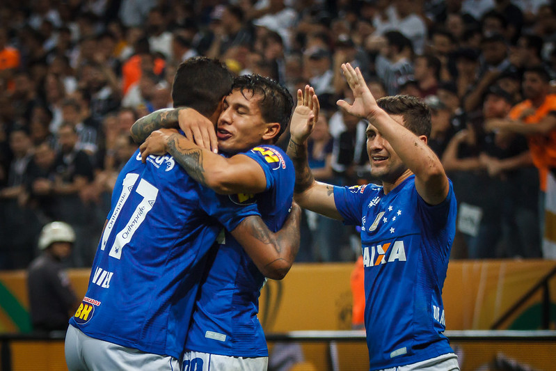 Raniel, Lucas Romero e Arrascaeta. Cruzeiro