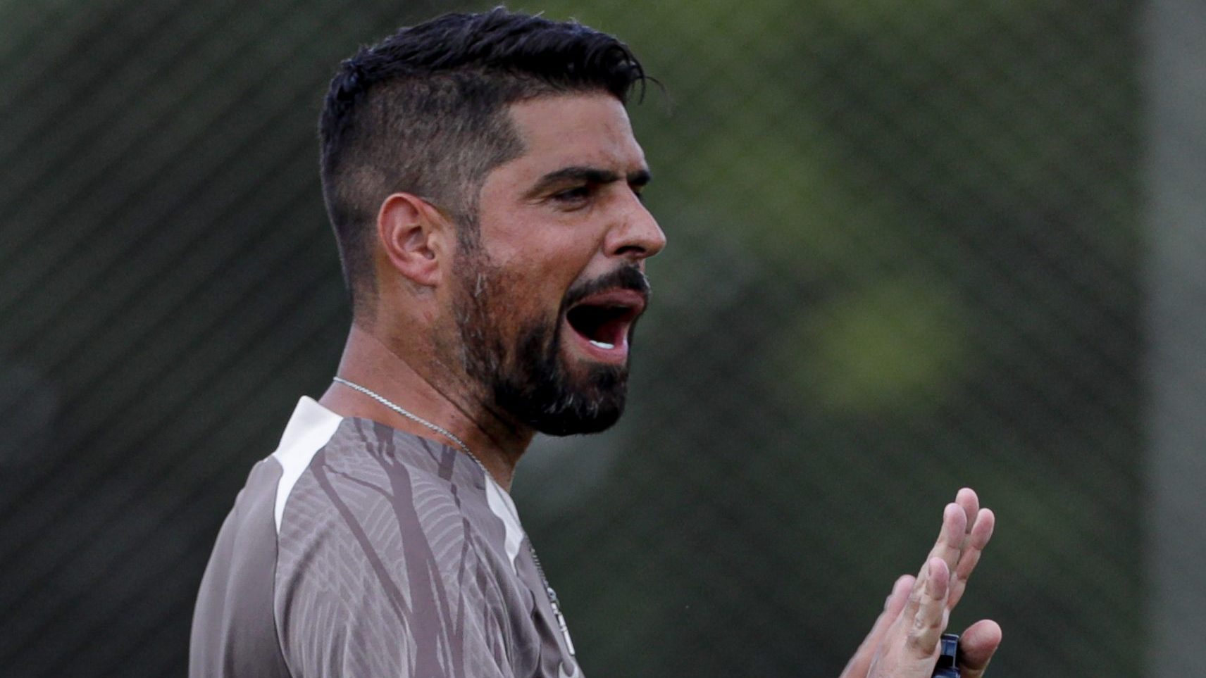 Meia do Cruzeiro fez confissão sobre possível acerto com o Corinthians