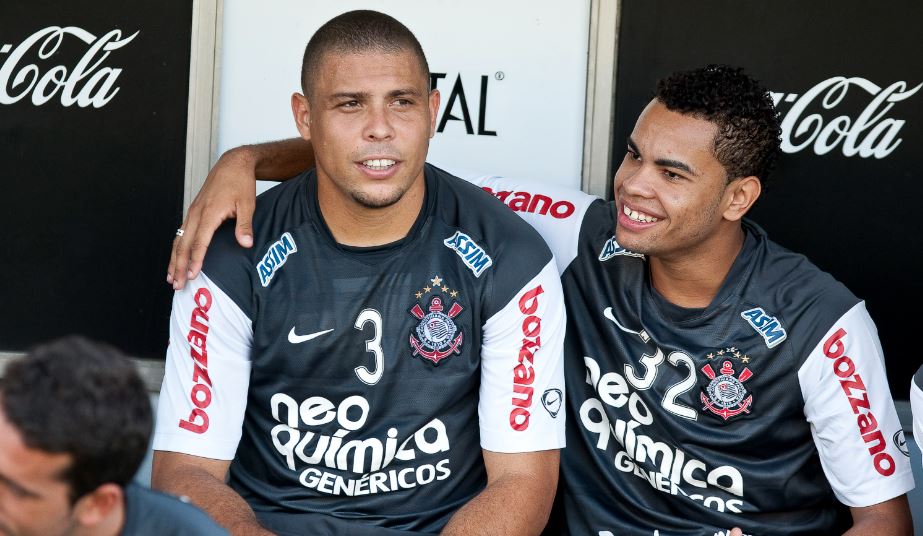 Quando ninguém mais esperava: Dentinho assina para voltar a jogar futebol