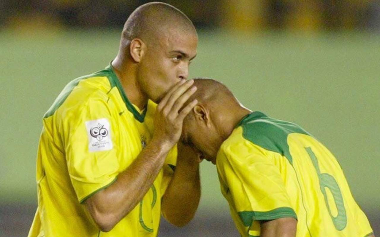 Roberto Carlos trouxe detalhes sobre a convulsão de Ronaldo na Copa de 98