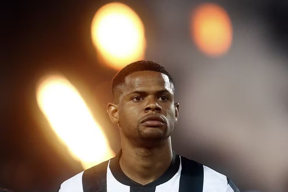 Saiu antes do sol nascer: Botafogo respondeu proposta do Cruzeiro por Júnior Santos