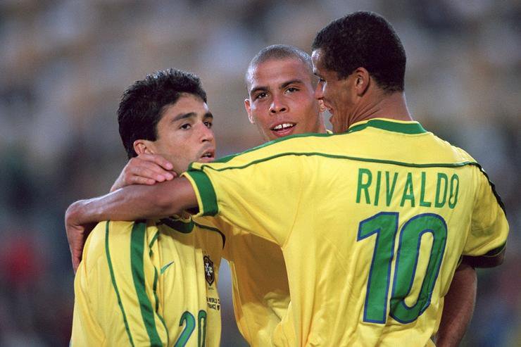 Enquanto Ronaldo possui fortuna bilionária, Rivaldo poderia comprar só 50% da SAF do Cruzeiro