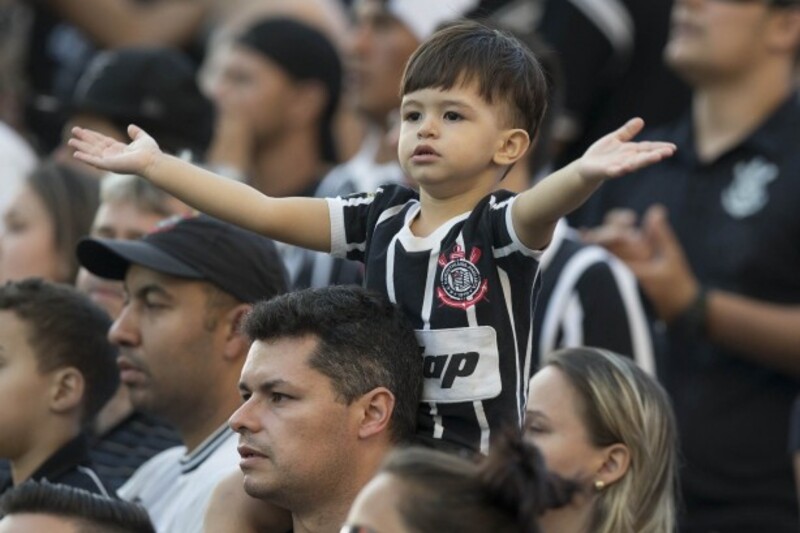 Cruzeiro aplica 6 a 0 no Corinthians e assume vice-liderança do Brasileirão 2024