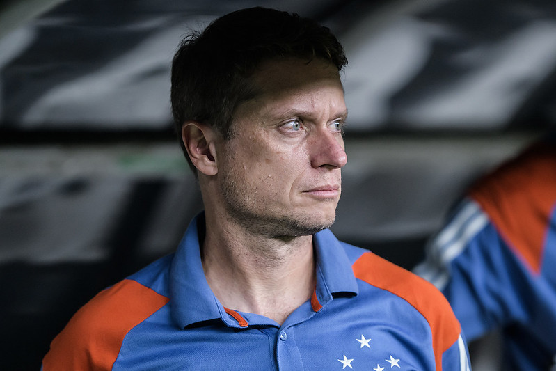 Fernando Seabra encerra ciclo no Cruzeiro mesmo após vitória