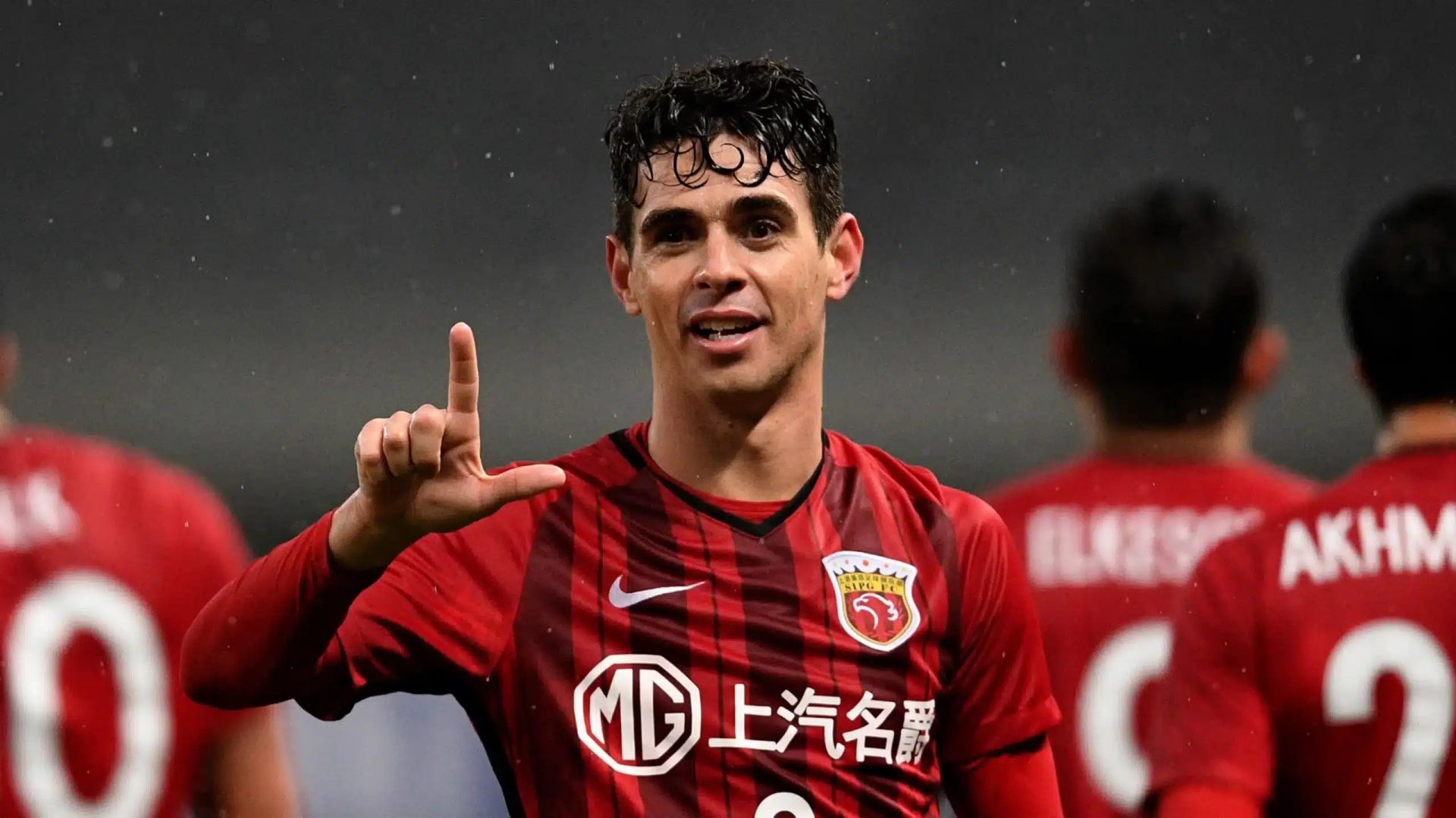 R$ 2 milhões por mês e Oscar deixa a China para assinar com o Cruzeiro
