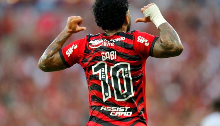 Jorge Nicola não titubeia e revela com quem Gabigol já assinou