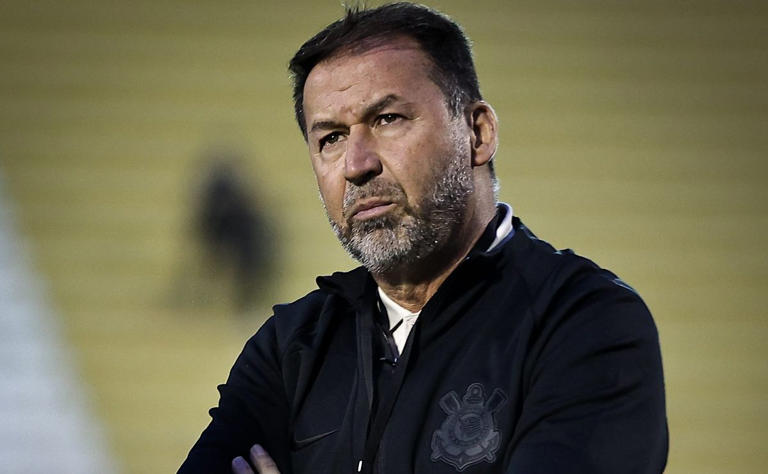 Ex-Cruzeiro fala sem enrolação sobre permanência no Corinthians