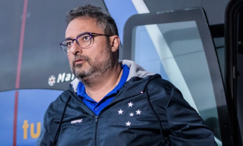Saídas só aumentam e Cruzeiro pode mandar um time todo embora