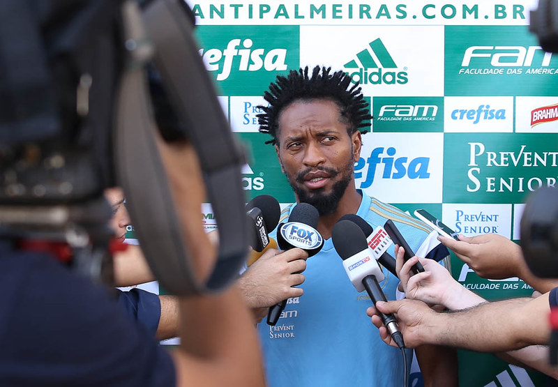 Zé Roberto decide seguir os passos de Ronaldo Fenômeno e vai comprar time paulista