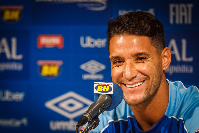 Thiago Neves pendurou as chuteiras para se dedicar aos estudos e exercer sua profissão dos sonhos