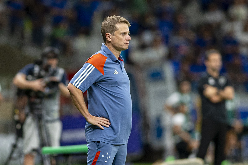Fernando Seabra ganha carta na manga para segurar seu cargo no Cruzeiro
