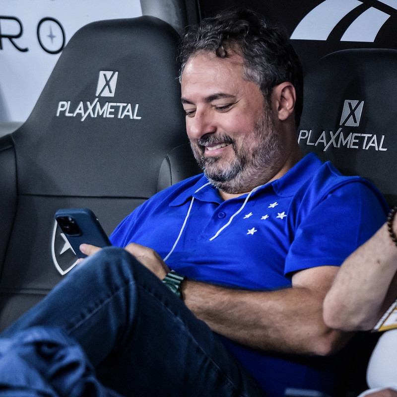 Centroavante João Pedro está disponível no mercado para assinar contrato após atuar pela Seleção