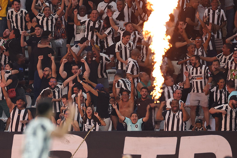 Técnico que abandonou o Botafogo em 2023 acaba de ser demitido